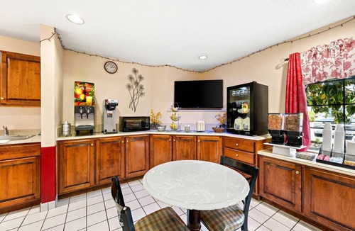 Pittsburg Hotel | Econo Lodge London North