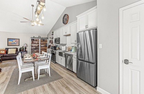 Noblesville House | Edelweiss Chic Retreat/Grand Park/Ruoff/Extended Stays Accepted