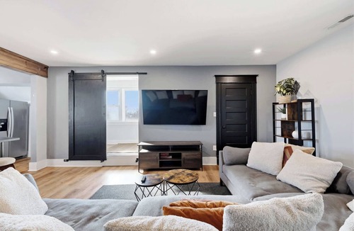 Beechmont House | Elegant Historic Apartment with Craftsman Details