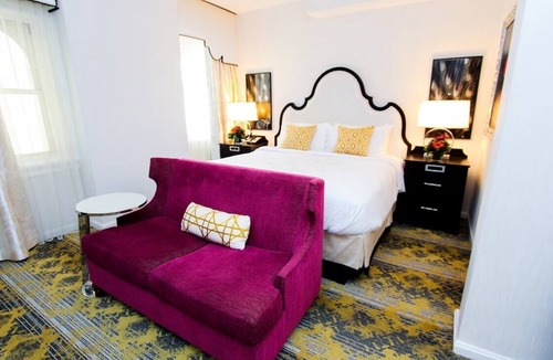 Kalorama Heights Hotel | Elegant Junior King Suite w/Refined Details + Easy Walk to Embassy Row Area