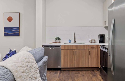 The Gulch Apartment | Elegant Retreat | Walk to The Gulch & Broadway