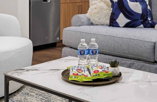 The Gulch Apartment | Elegant Retreat | Walk to The Gulch & Broadway