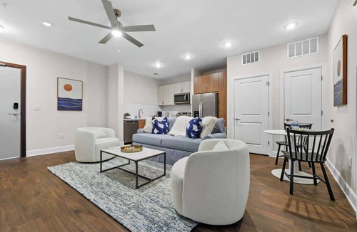 The Gulch Apartment | Elegant Retreat | Walk to The Gulch & Broadway