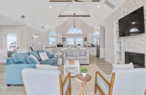 Waves House | Elegant Updated Oceanfront Home with Pool & Hot Tub