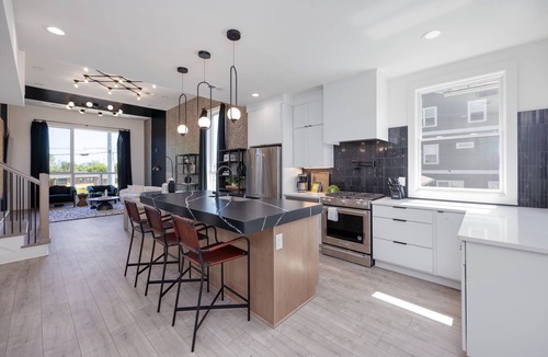 Edgehill Cottage | Elevate - Modern Luxury - Stunning City Views