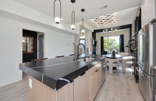 Edgehill Cottage | Elevate - Modern Luxury - Stunning City Views