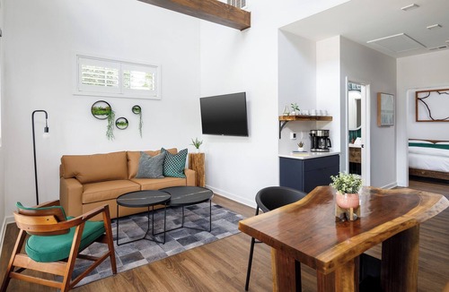 Travelers Rest Cottage | Elevated, Boutique Space Backing the Swamp Rabbit Trail