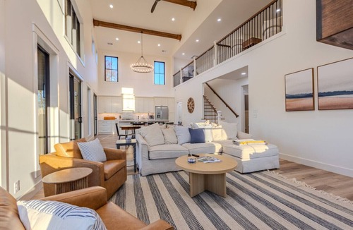 Harriman House | Emory River Retreat | Waterfront on Watts Bar Lake | Private Dock | Sleeps 12