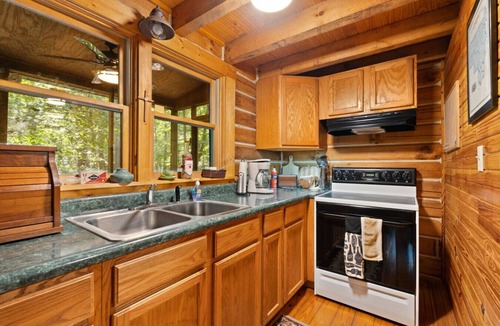 Birdseye Cabin | Enchanted Cottage @ Patoka Lake