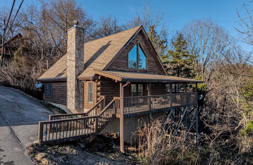 Sevierville Cabin | Enchanted Eagle cabin, 3 bedroom, with Hot tub and games room