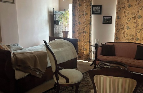 Madison Apartment | Enchanting Historic Spa Loft. 3rd story private deck/jetted tub/Heart of Madison