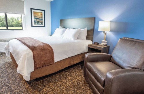Plainfield Hotel | Enjoy a Relaxing Stay w/Kitchen Amenities Near Area Highlights