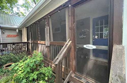 Shelby Hills Apartment | Enjoy Nashville from the Back Porch