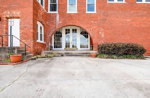Abbeville House | Enjoy Quality Time w/Family! Onsite Parking! Close to Abbeville Opera House!