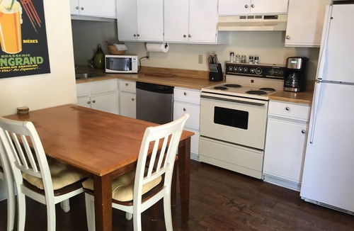 La Follette House | Enjoy the beauty of Norris Lake with this lakefront townhouse!