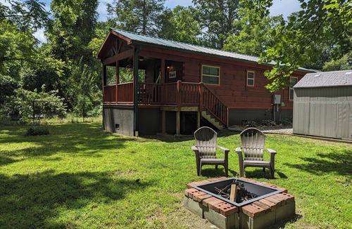 Valley Hill Cabin | Enjoy the serenity of this charming getaway in Hendersonville, NC