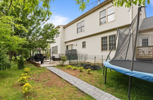 Ashburn Apartment | Enjoyable apartment with AC in vibrant Ashburn