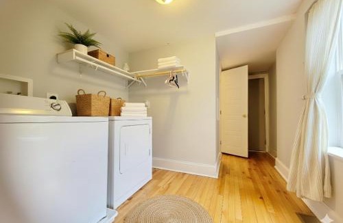Downtown Baltimore Apartment | Entire 1BD APT Downtown -Free Parking -Pet Allowed -Streaming TV