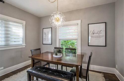 Vine House | Entire 4 Bdrm Beautiful Home Next to WMU/K College