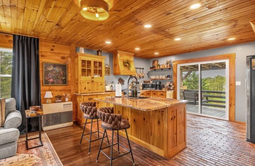 Fancy Gap Cabin | Escape to Tranquility: Your Perfect Getaway on the Blue Ridge Parkway