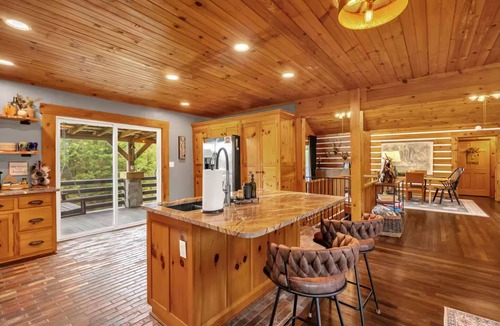 Fancy Gap Cabin | Escape to Tranquility: Your Perfect Getaway on the Blue Ridge Parkway