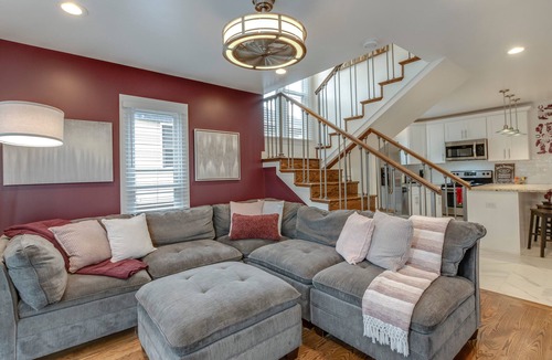Hillsboro West End Condo | EV Charger/Safe Neighborhood★Near Downtown+Belmont+Vandy★Free Parking/Fast Wifi