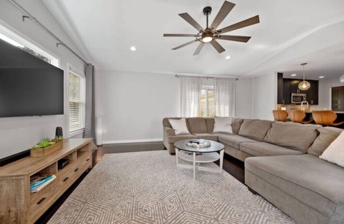 Mount Washington House | Executive 4bd Home with Pool/Tennis/Playground!n
