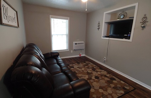 Bluewell Apartment | Executive Short-Term Rental 2-Bed 1-Bath Pets Allowed