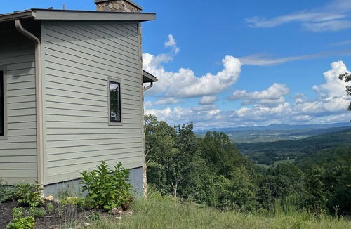 Rockbridge Baths Apartment | Expansive Mountain View and easy 15-minute access to Lexington, VA