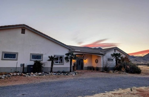 Cochise House | Expansive ranch house w/guest suite for groups