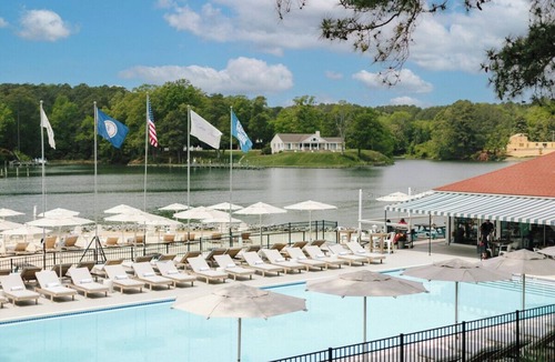 Irvington Hotel | Experience a Waterview Room | Peaceful Getaway w/Seasonal Pool, Marina