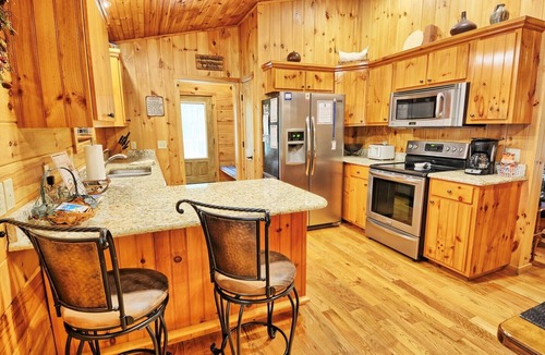 Buck Mountain Cabin | Experience comfort in this cozy 2-bedroom cabin with Hot Tub