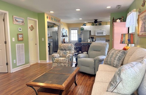 Tranquil Harbour House | Experience comfort at A Potter's House in Oak Island with 2 bedrooms and nearby beaches.