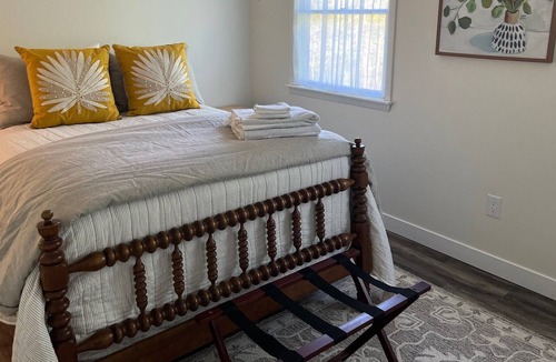 Hermann House | Experience HILL FARM, quietly nestled in the woods, only minutes from Hermann MO