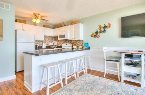 Wilmington Beach Condo | Experience oceanfront bliss in this 2BR retreat at Carolina Beach!