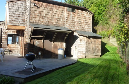 South Colby House | Experience Paradise at the Water's Edge with Awesome Views.