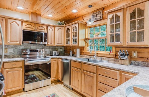 Whittier Cabin | Experience the charm of Wally's Kabin