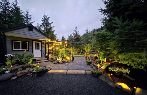 Randle Cabin | Explore by Day, Unwind by Night - Couples Cabin Near Trails, Creeks & Wildlife