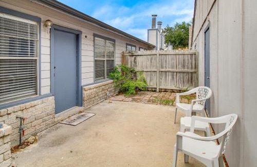 South Side House | Explore Corpus Christi! Home w/Patio Near Gardens