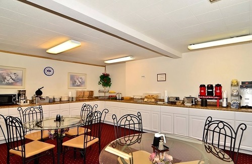 Ontario Hotel | Explore Four Rivers Cultural Center and Museum! Indoor Pool, Pets are Allowed