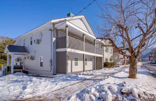 Bellepoint Apartment | Explore the Hinton Historic District! Luxe Studio