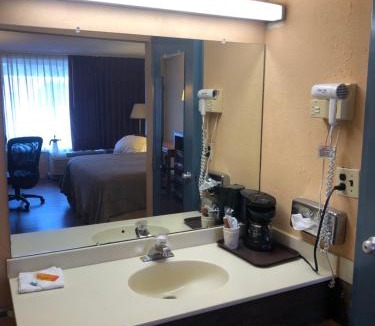 Sandston Hotel | Express Airport Inn