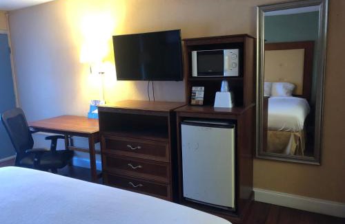 Sandston Hotel | Express Airport Inn