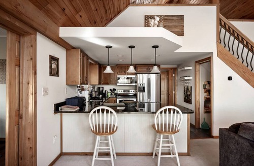 The Woods Cabin | Exquisite Mountain Cabin Retreat near Cacapon River in West Virginia