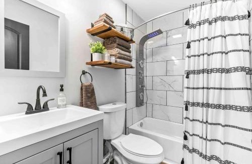 Montrose House | Extended Stay! Your Central Fulton Hill Oasis!
