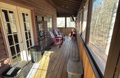 Gumlog Cabin | Fabulous 3BR cabin with AC in welcoming Lavonia just outside Tugaloo State Park