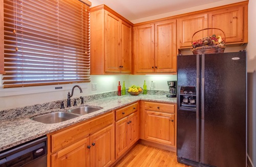 Bear Lake Reserve Cabin | Fabulous Bear Lake Reserve Cottage - PET FRIENDLY!