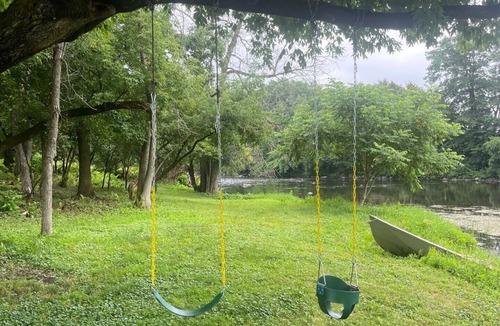 Champlain Cabin | Fabulous Cabin #1 On the Chazy River -Free Kayaks, Paddleboards, Rowboat.