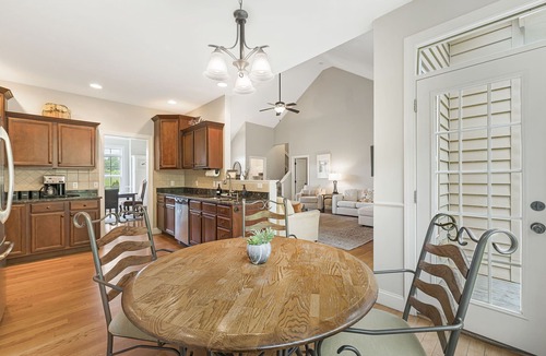 Fairview House | Fairview Vista by AvantStay | 10 Mins to Asheville