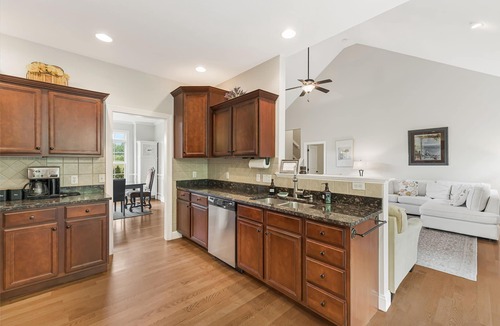 Fairview House | Fairview Vista by AvantStay | 10 Mins to Asheville